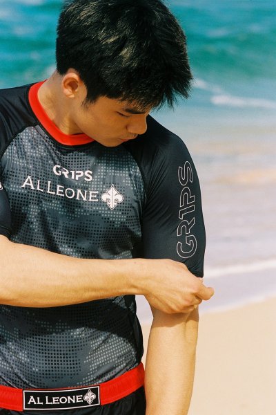 Photo3: GRIPS x AL LEONE Rashguard BLACK PIXEL Short Sleeve Black/Red (3)