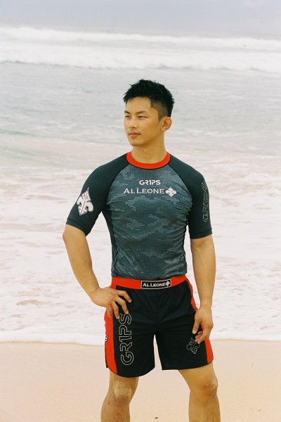 Photo5: GRIPS x AL LEONE Rashguard BLACK PIXEL Short Sleeve Black/Red (5)