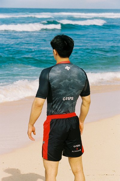 Photo4: GRIPS x AL LEONE Rashguard BLACK PIXEL Short Sleeve Black/Red (4)