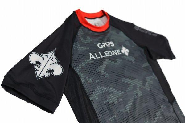 Photo8: GRIPS x AL LEONE Rashguard BLACK PIXEL Short Sleeve Black/Red (8)