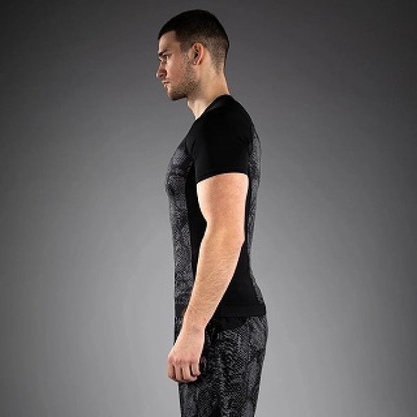 Photo2: VENUM Rashguard No G-Fit Scales Short Sleeve Black/Charcoal Gray (2)